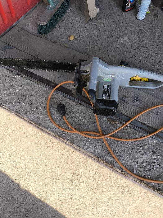 Piła łańcuchowa elektryczna Titan