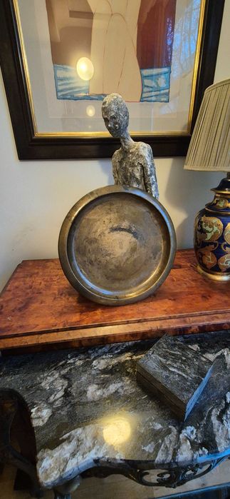 Przepiekna antyczna wiktoriańska okrągła mosiężna taca antyk