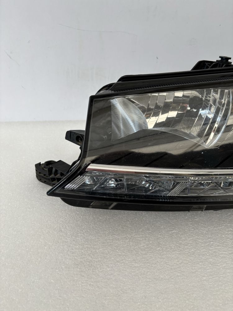 Skoda Fabia III 3 lift tl 6V 6V1 18-21 lampa lewy przód lewa zwykła