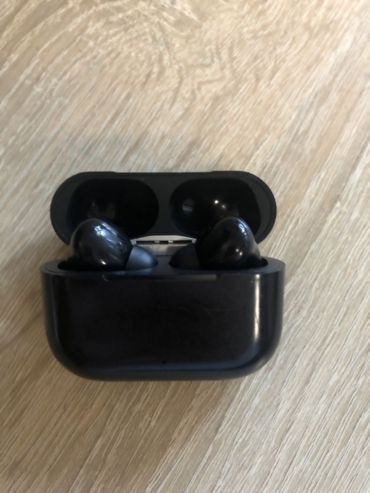 Безпроводні навушники Bluetooth в ідеальному стані