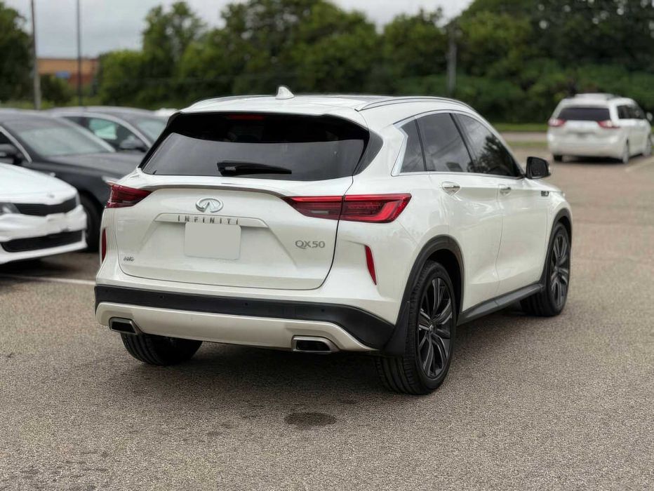 Infiniti QX50 Luxe      2021
