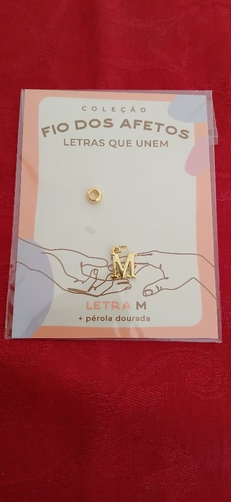 Letra M, da coleção Fio dos Afetos, nova