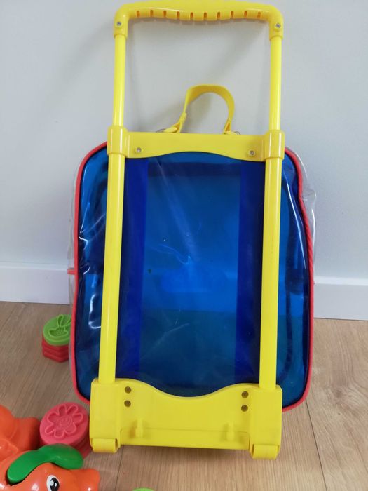 Zestaw playdoh z walizką na kółkach play doh