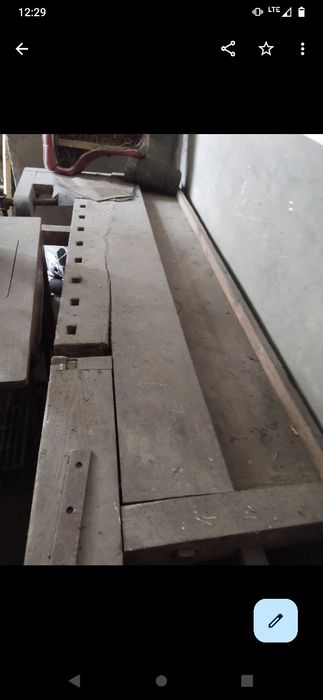 Stół uprząż do konia i maszyna do szycia