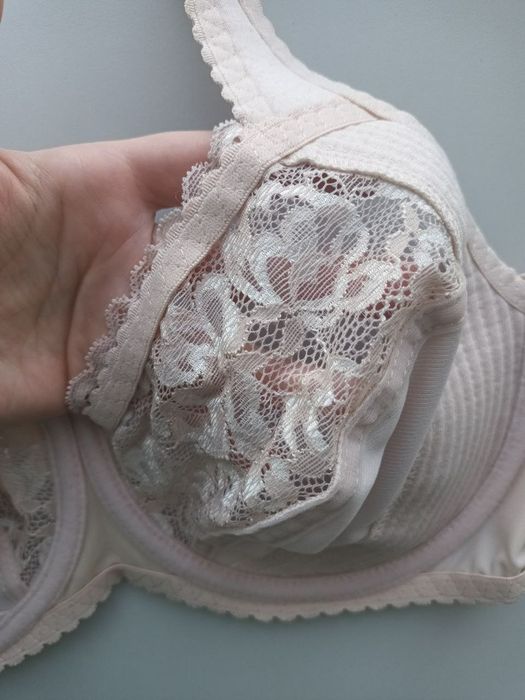 Срочно Прибалтика бюстгальтер на кости с боковой поддержкой 100Е (105Е