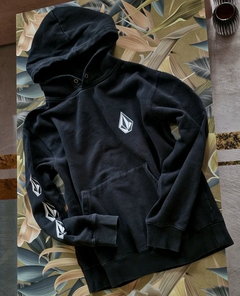 Bluza czarna z kapturem Volcom plus koszulki rozmiar 152/158