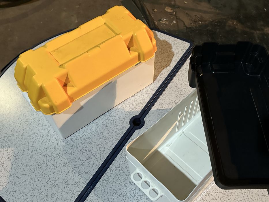 Продам захистний бокс для аккумулятора