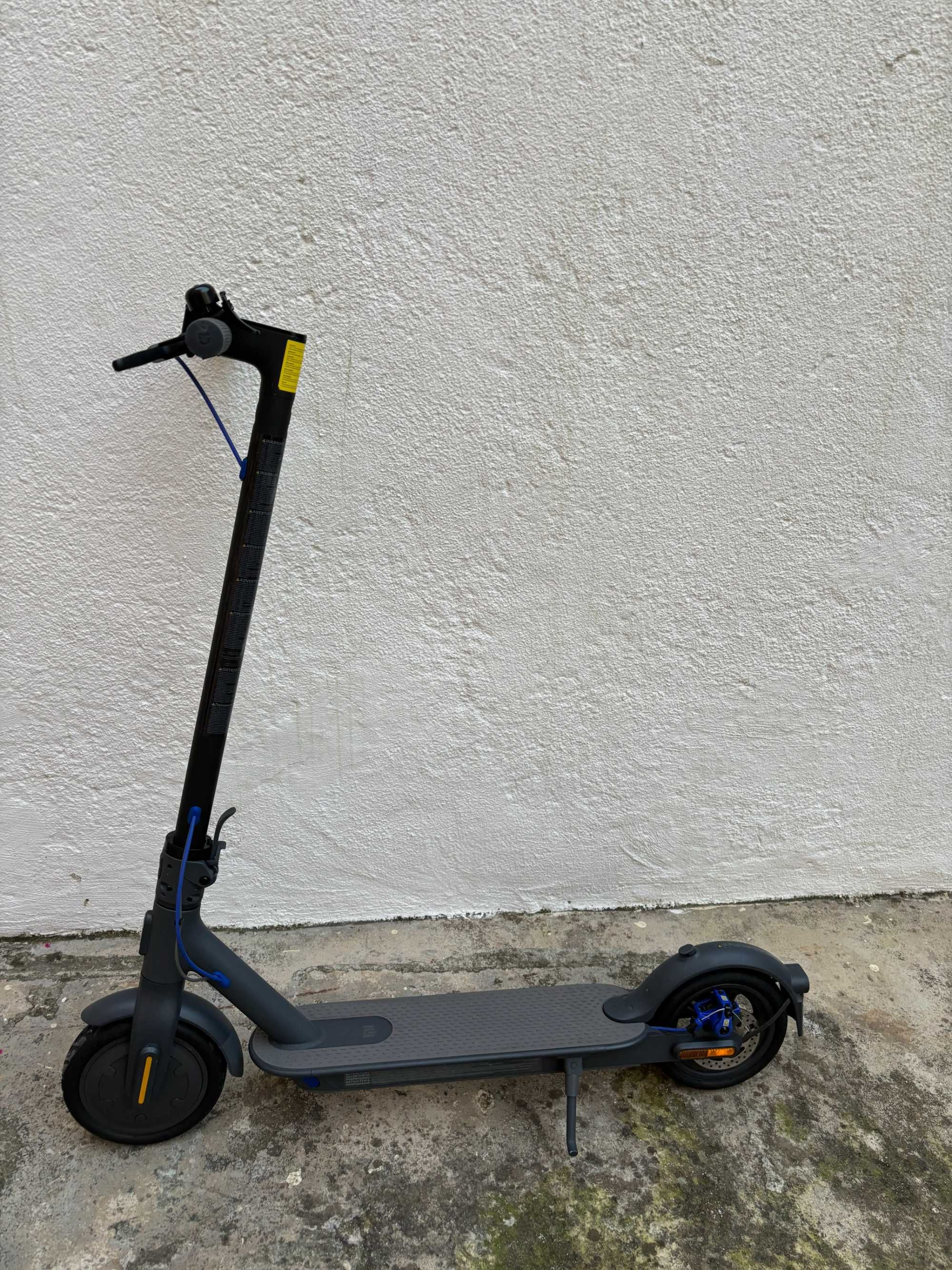 Trotinete Xiaomi Electric Scooter 3 c/ acessórios incluídos