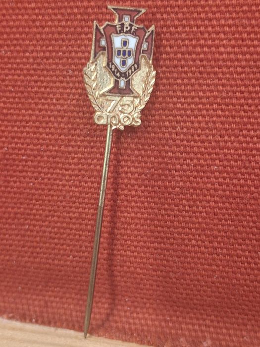 Pin alfinete dos 75 aniversário da federação portuguesa de futebol