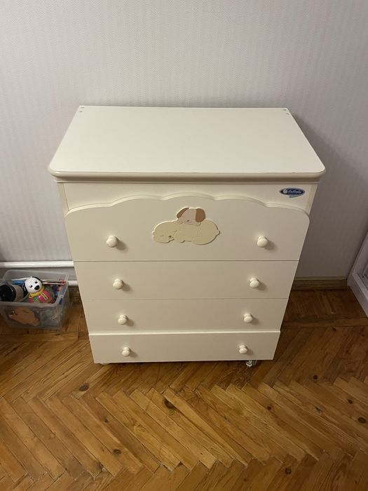 Пеленальний столик з ванною