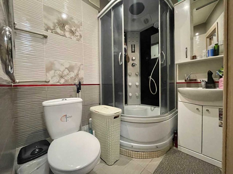 Продам 1 кімнатну з ремонтом Слобожанський, Косіора, Батумська