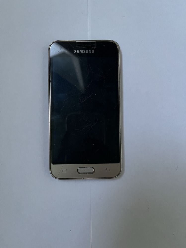 Продається телефон Samsung на запчастини.