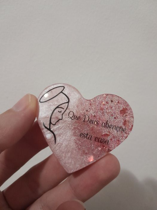 Porta-chaves, imans e cinzeiros