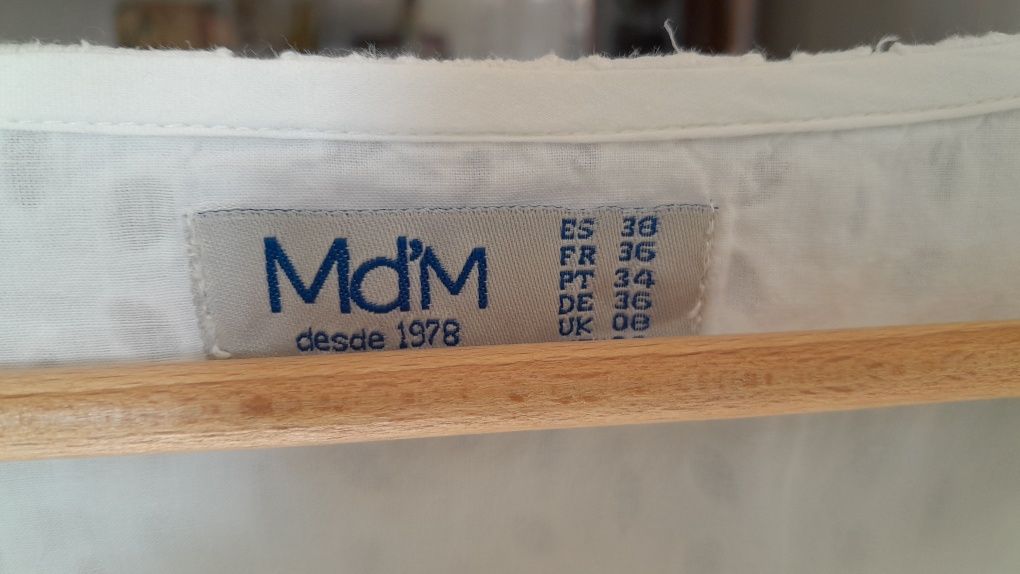 Vestido em bordado inglês, forrado