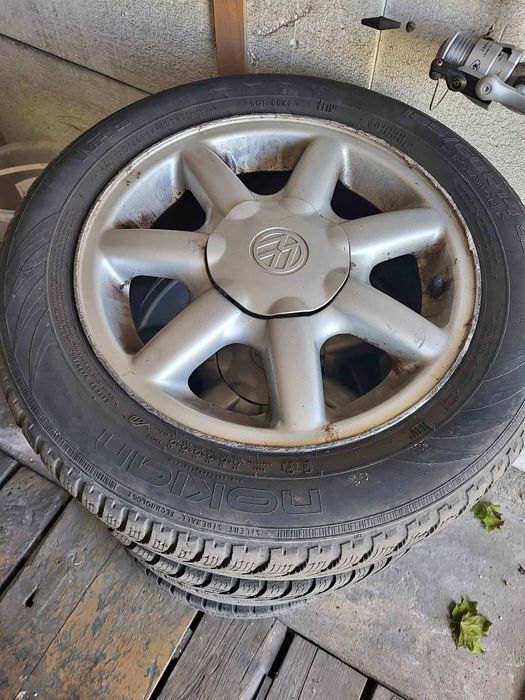 Opony zimowe Nokian WR D4 195/65 R15 91T na felgach aluminiowych VW