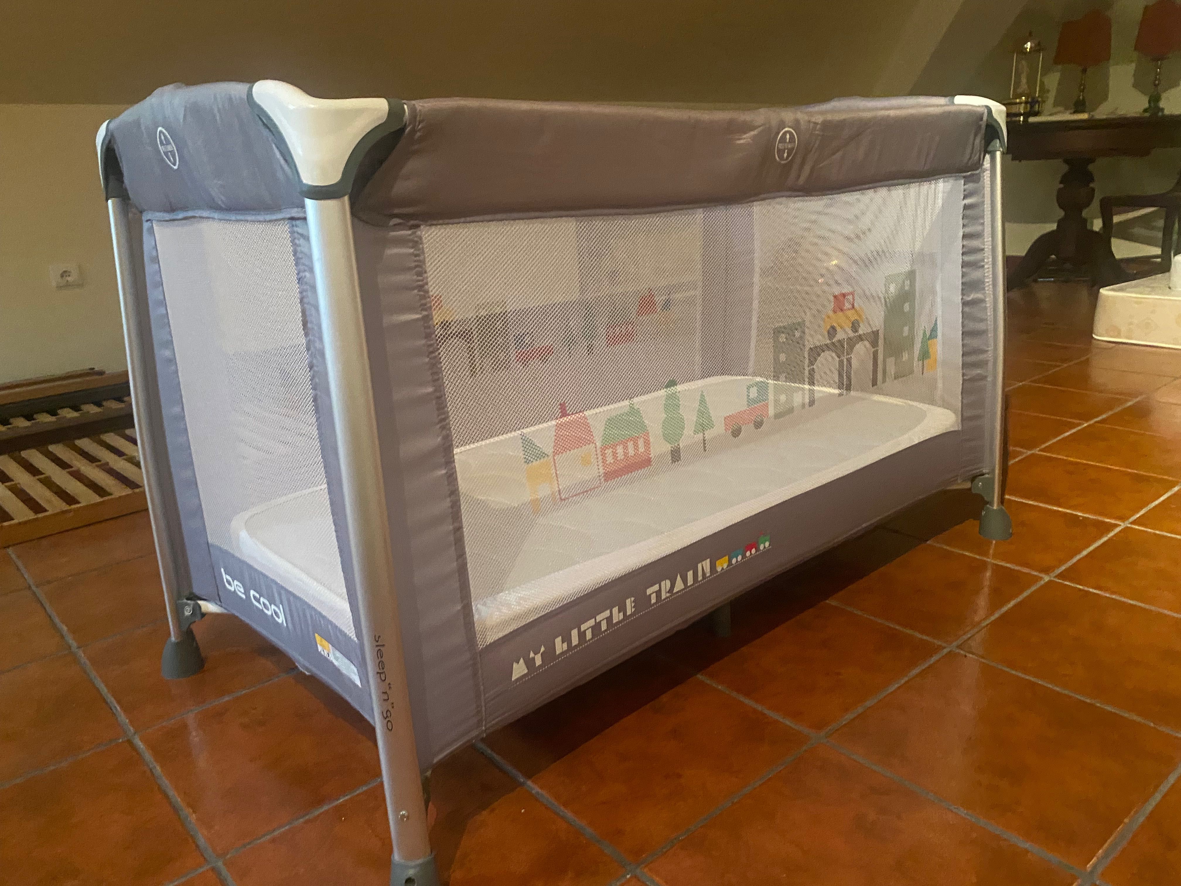 Cama de viagem e colchão
