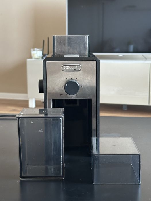 Młynek do kawy DeLonghi KG89, żarnowy, regulacja mielenia