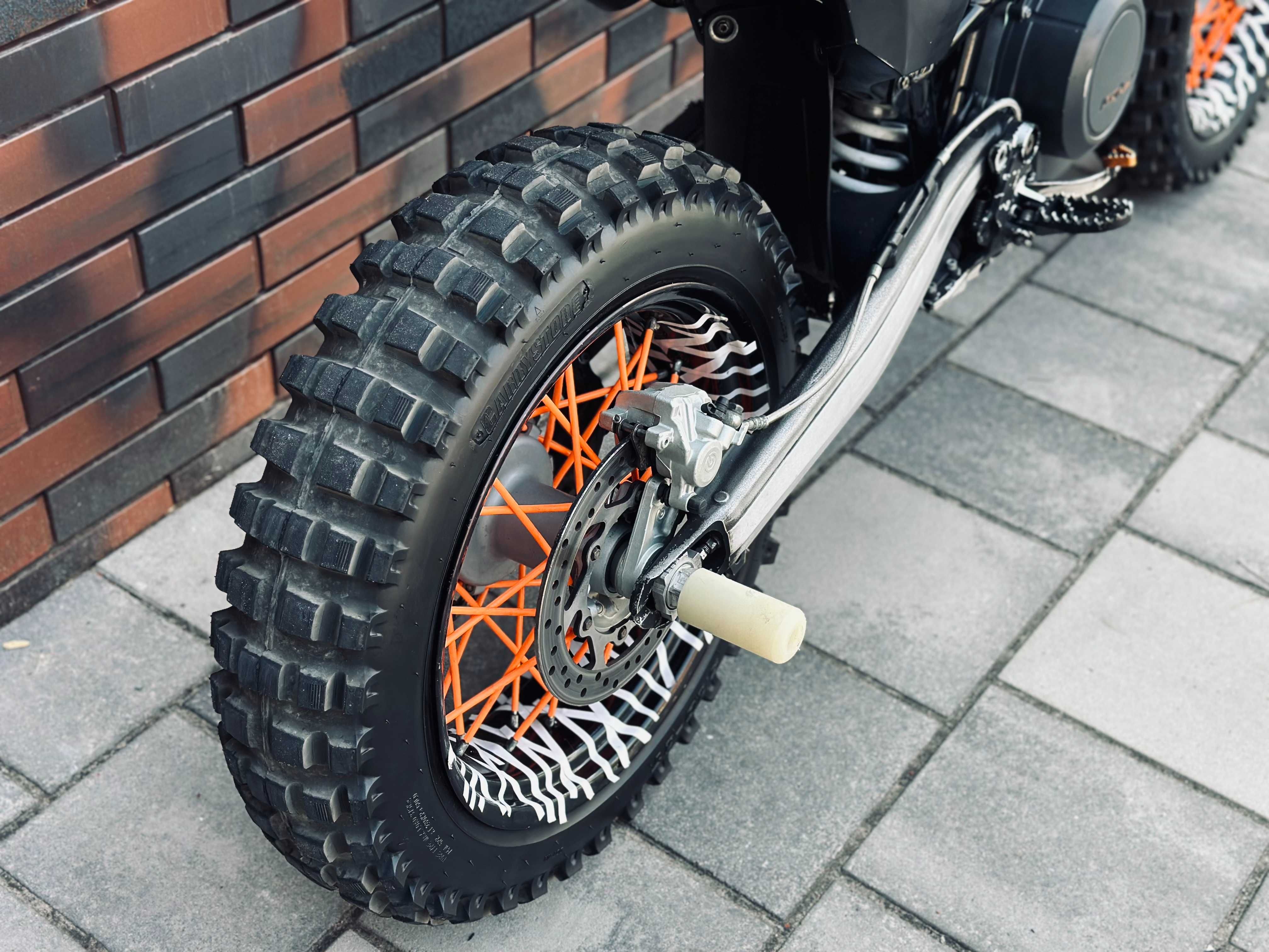 KTM SMC 690 R / Husqvarna 701 /