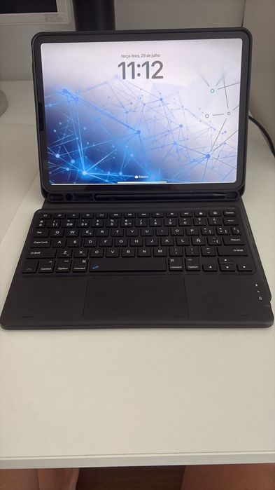 Apple iPad 11 (2 geração) 128 GB + teclado iPad Air + Caneta tátil