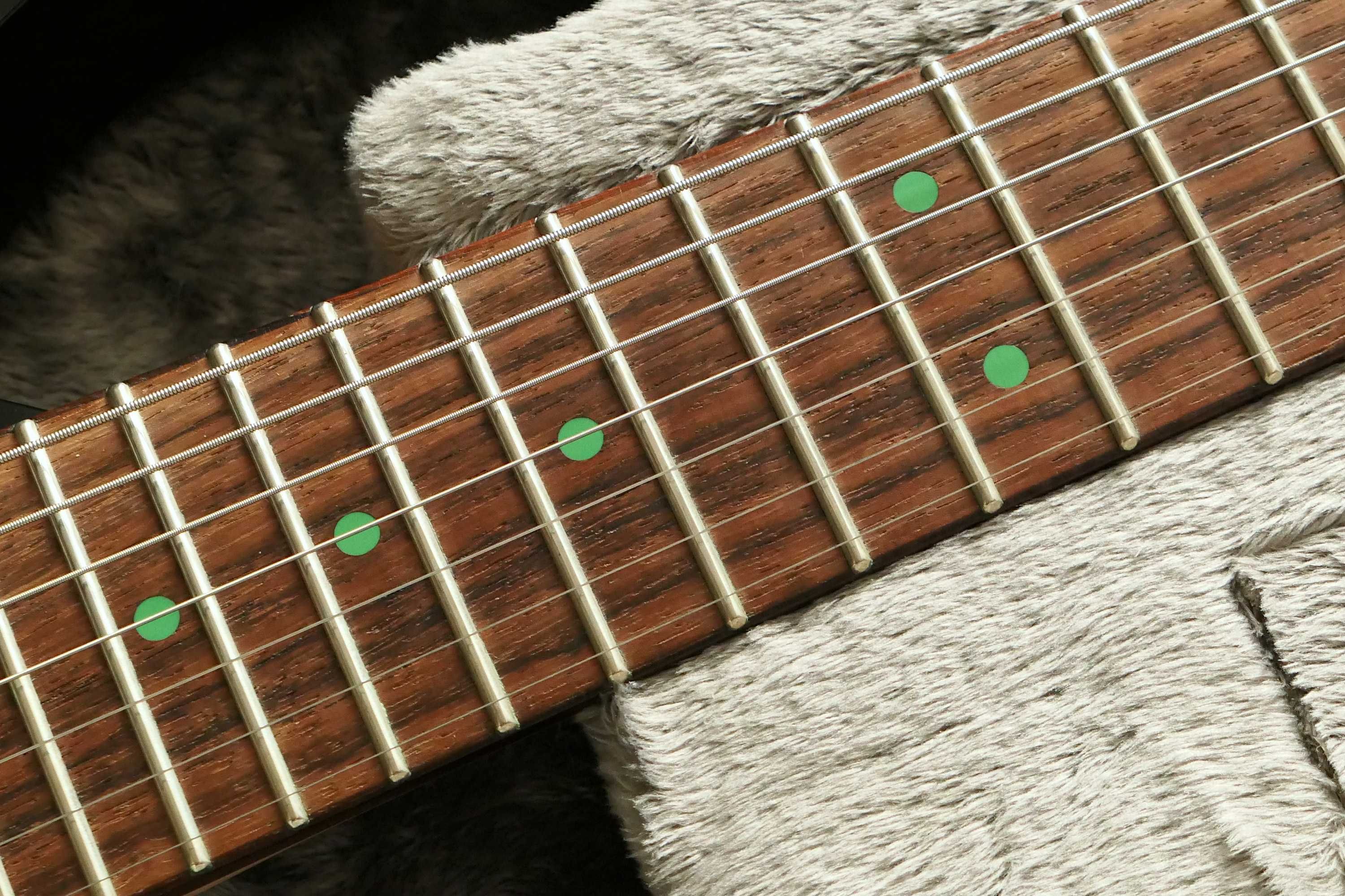 Ibanez Premium UV70P Universe + Ibanez Case