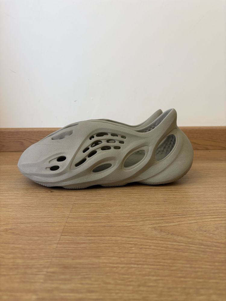 Yeezy Foam Runner Stone Salt Tamanho 41