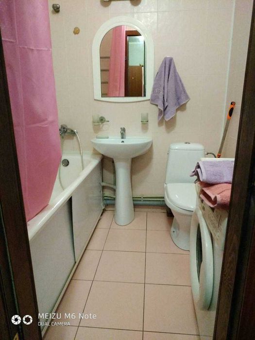 Затишна квартира подобово - погодинно, біля метро Ботанічний сад.