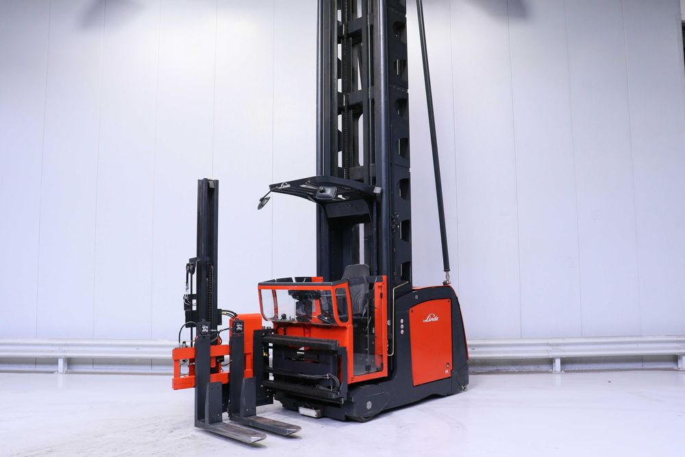 Linde K (011) електричний вузько-прохідний штабелер