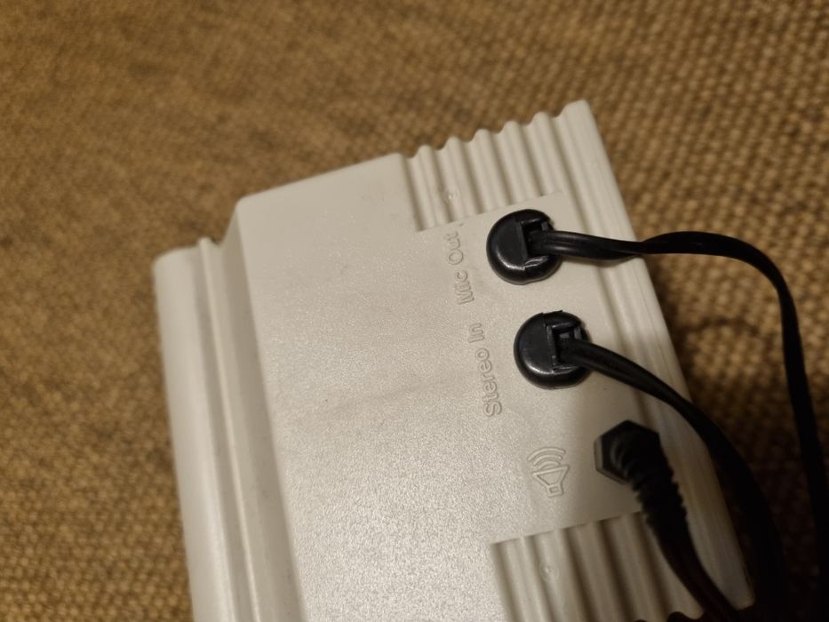 Colunas de som vintage · com microfone · AT&T