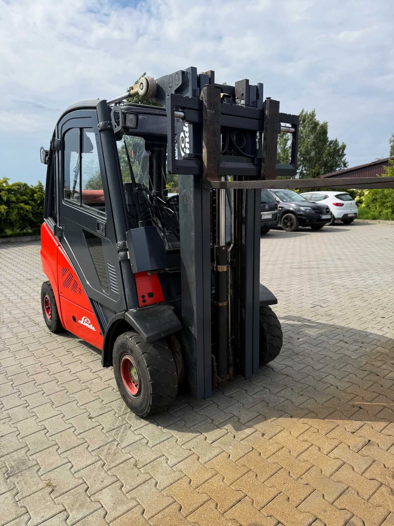 wózek widłowy LINDE H25T-01 Triplex 4.70m kabina 4-sekcja rozdzielacza