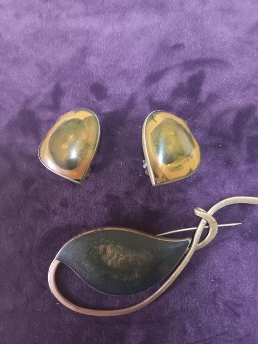 Клипсы чешские.Есть такие комплекты.