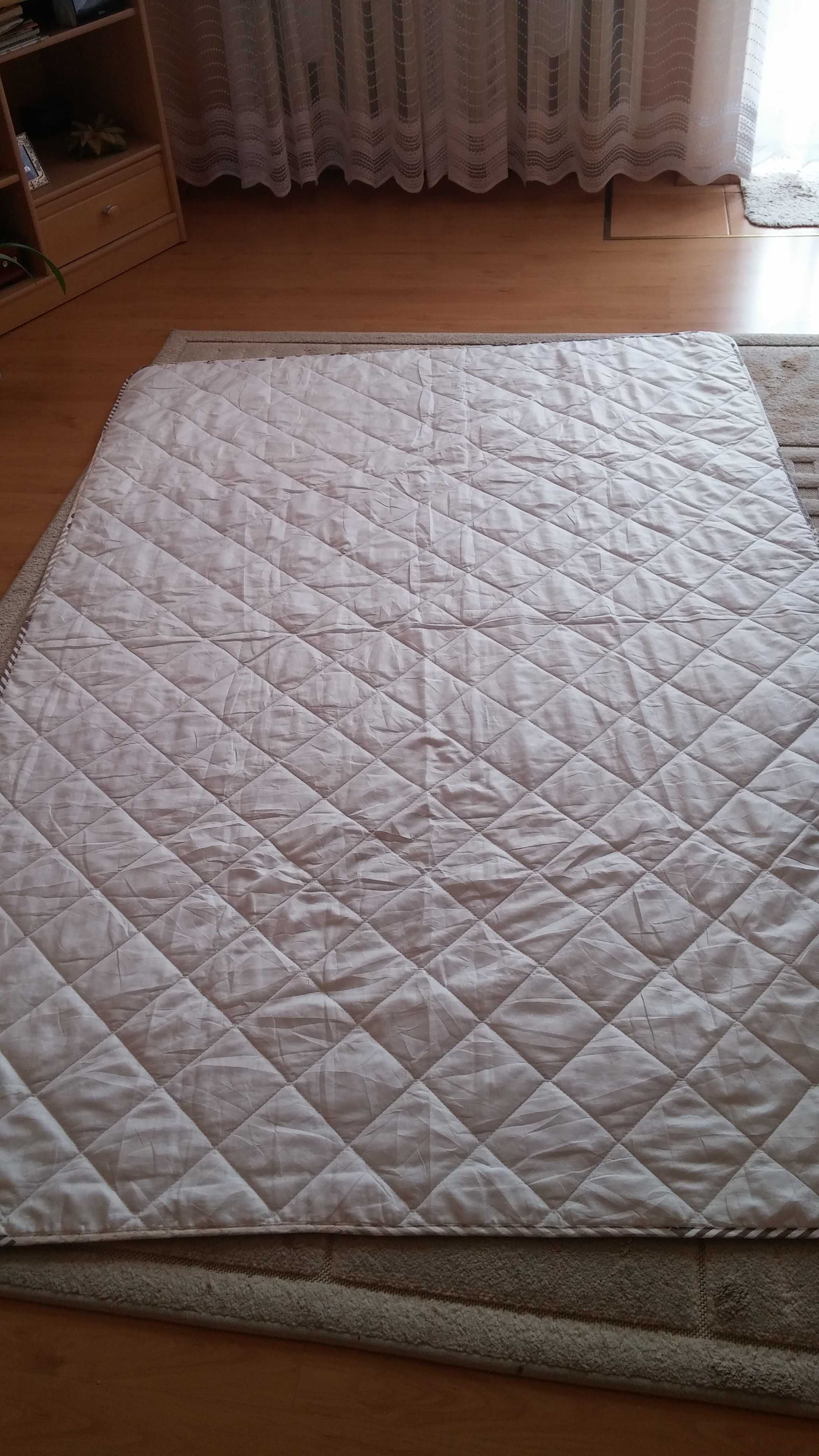 Niemiecka narzuta na młodzieżowe łóżko - 204cm x 136cm - bdb !!