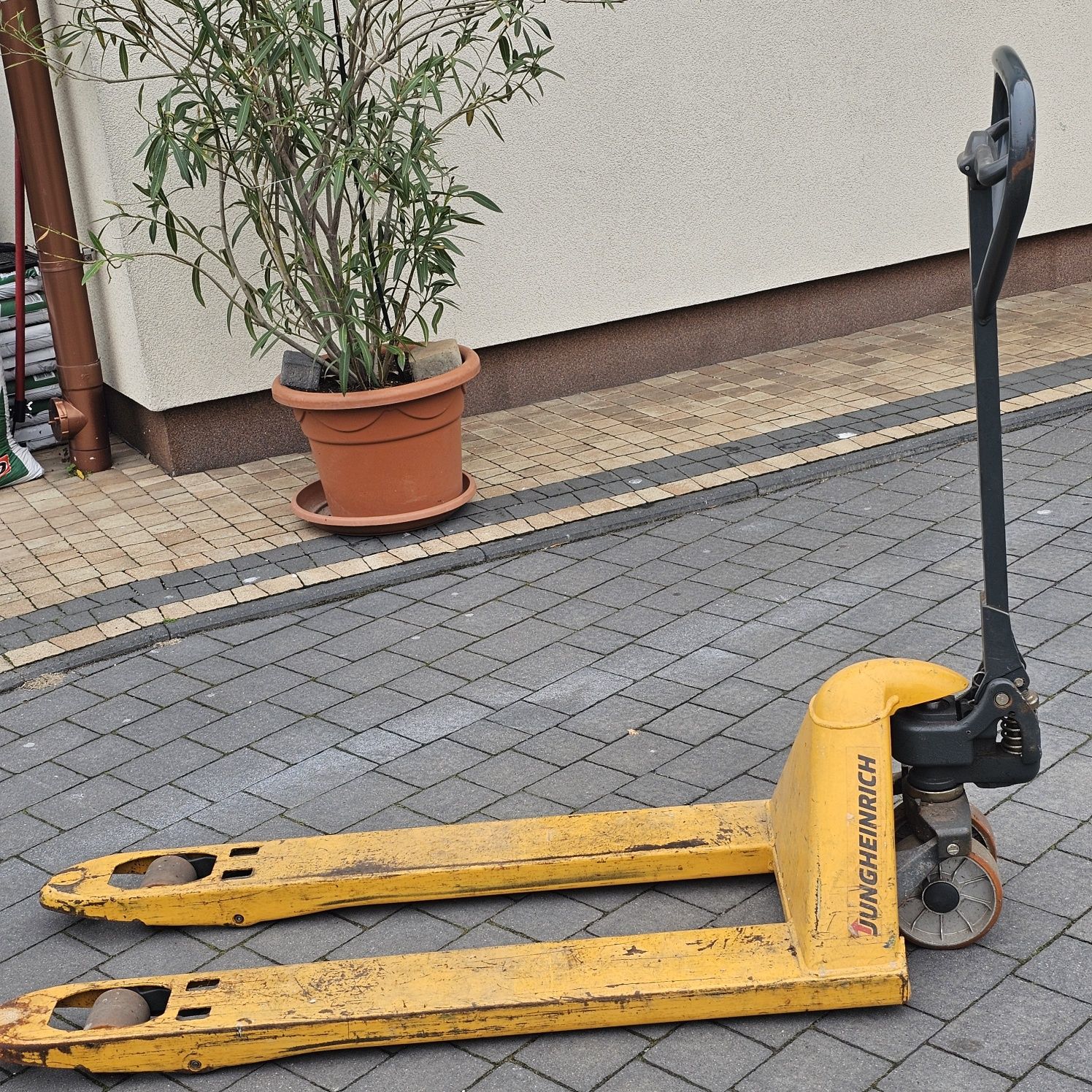 Wózek paletowy Jungheinrich przedłużony / wózek widłowy ręczny 130 cm,