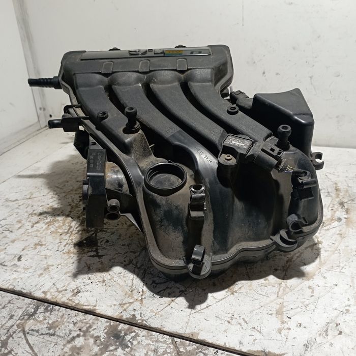 Колектор впускний 1.6 MPI Skoda Octavia A5 Golf 5 06A133203 VAG