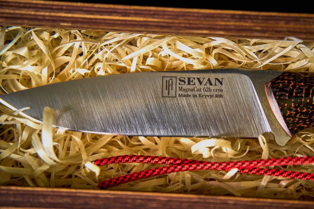 Ніж ручної роботи  із топової американьської сталі CPM MagnaCut