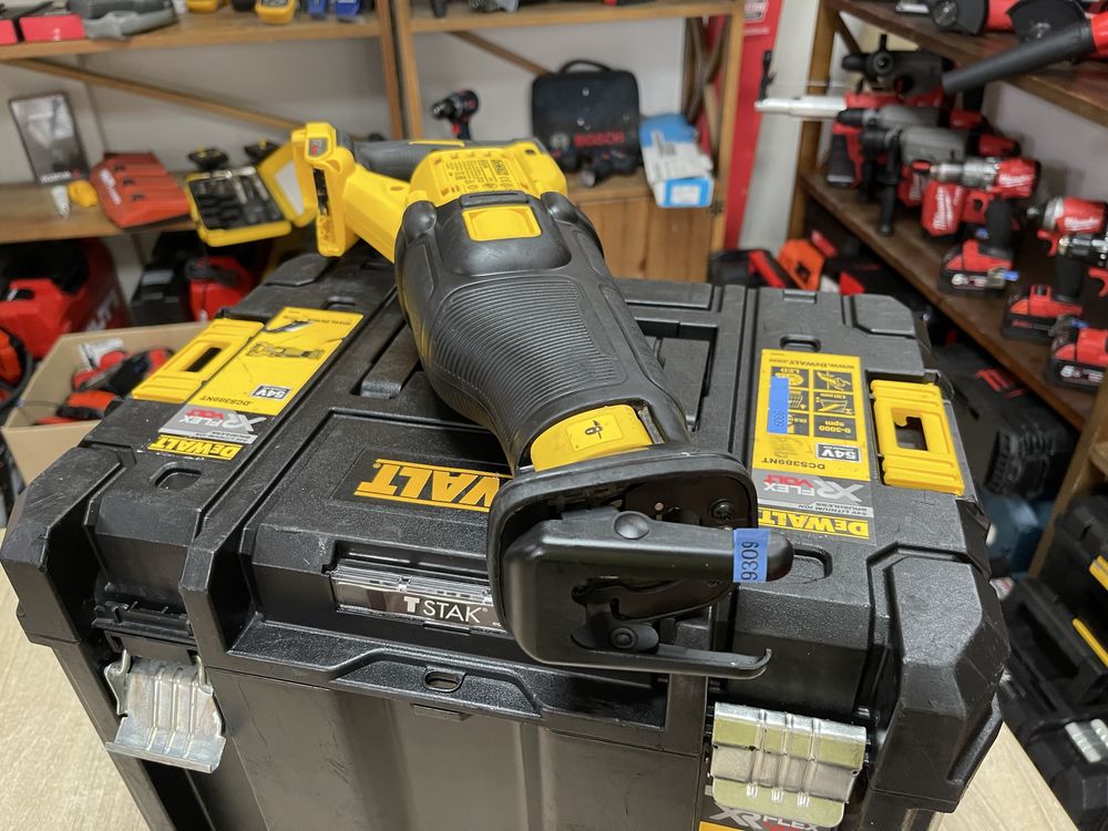 Dewalt DCS389 / вживана безщіткова шабельна пила Девольт