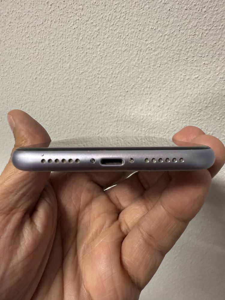 iPhone 11 64GB Roxo