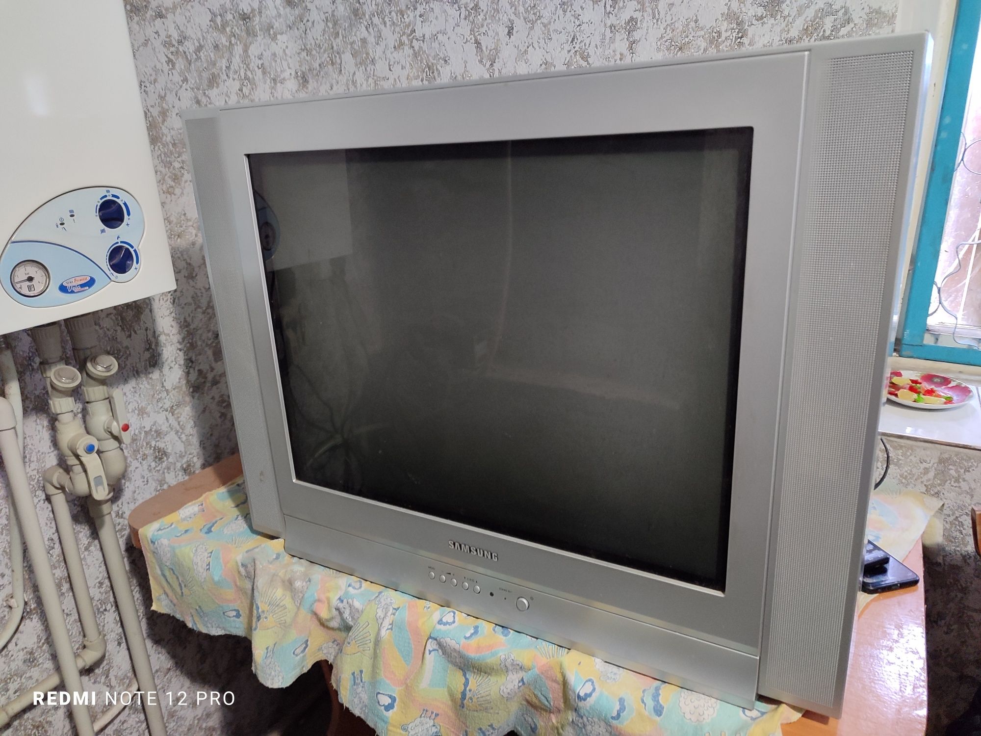 Великий телевізор ,большой телевизор 29 дюймів  в гарному стані