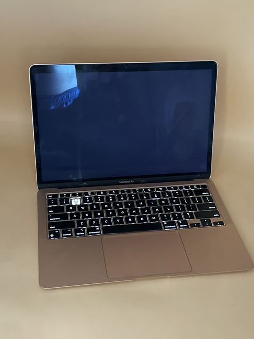 Macbook air m1 8gb 256, стан на фото