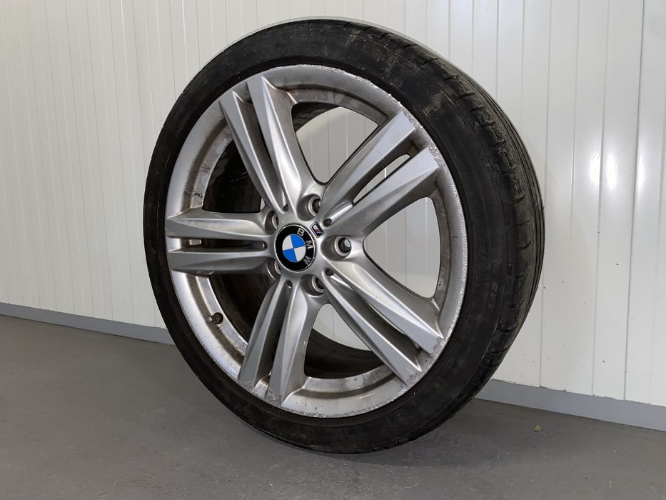 1 Jante original BMW R18 PACK M com pneu.  Furação 5x120.  Jante em muito bom estado.