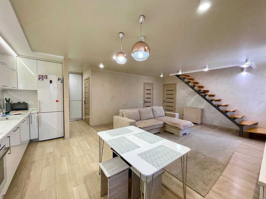 Продаж чудової дворівневої квартири! Виставка