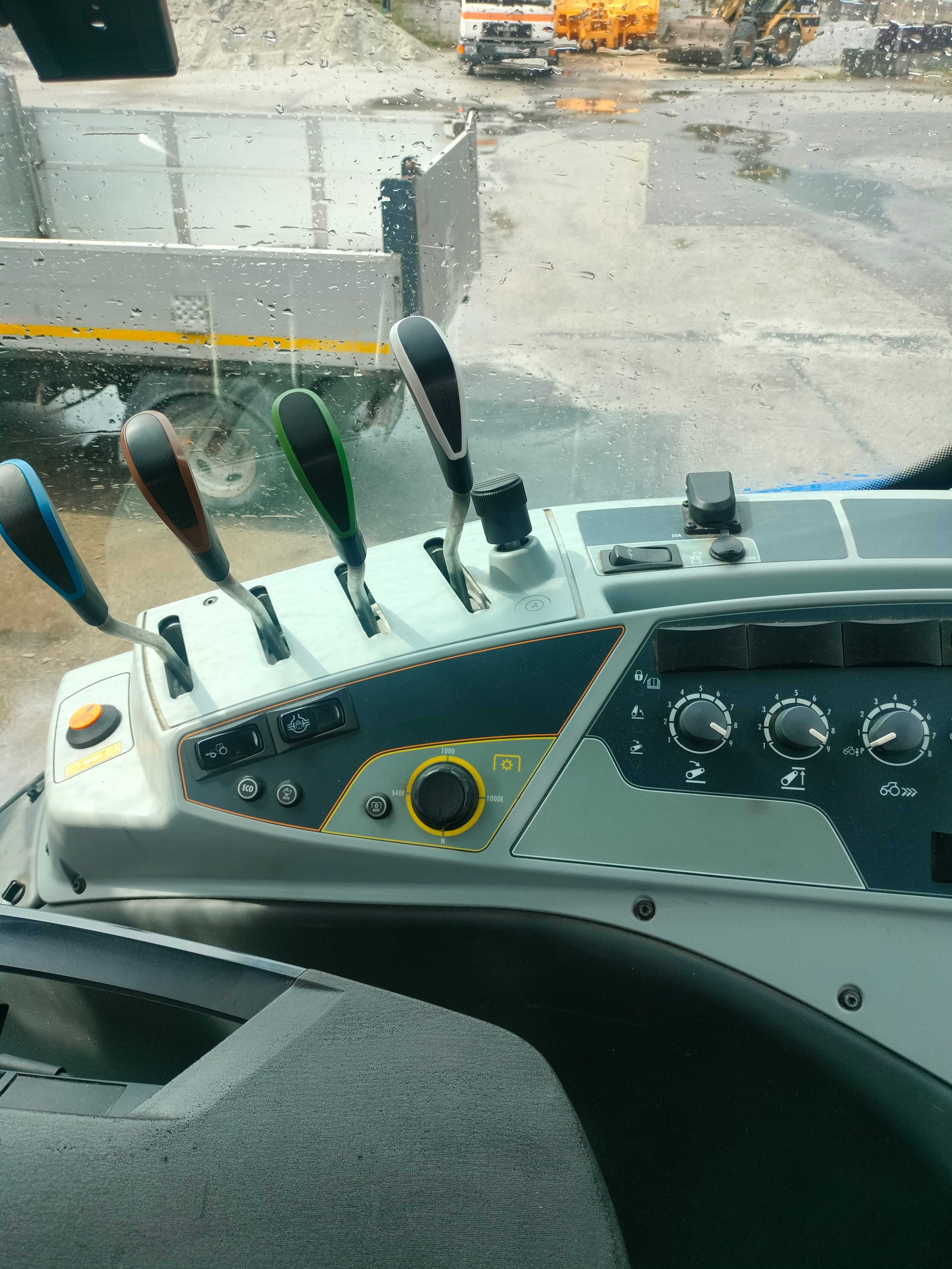 VALTRA t174 activ z ładowaczem fabrycznym