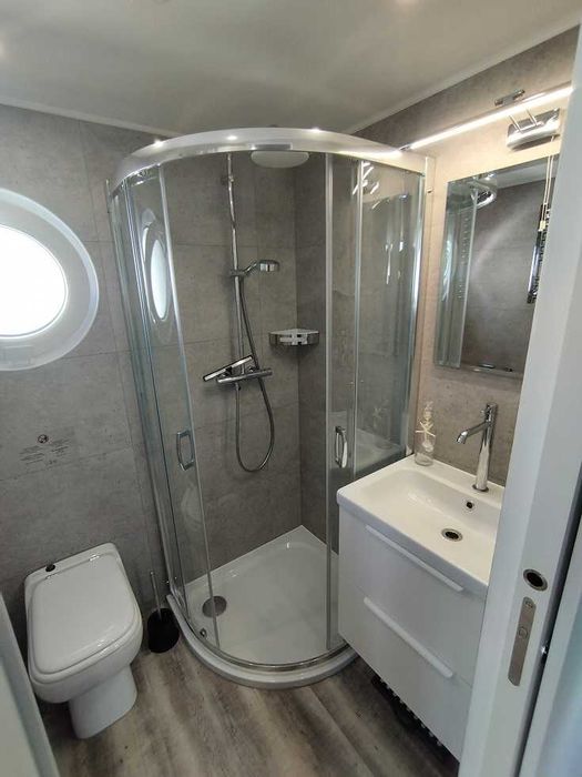 Katamaran Independent 12x4.5m