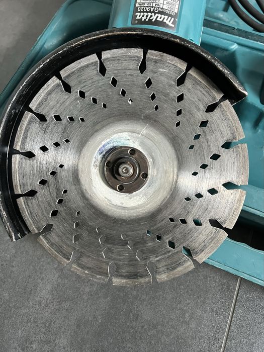 Мережева болгарка 230 круг Makita GA 9020