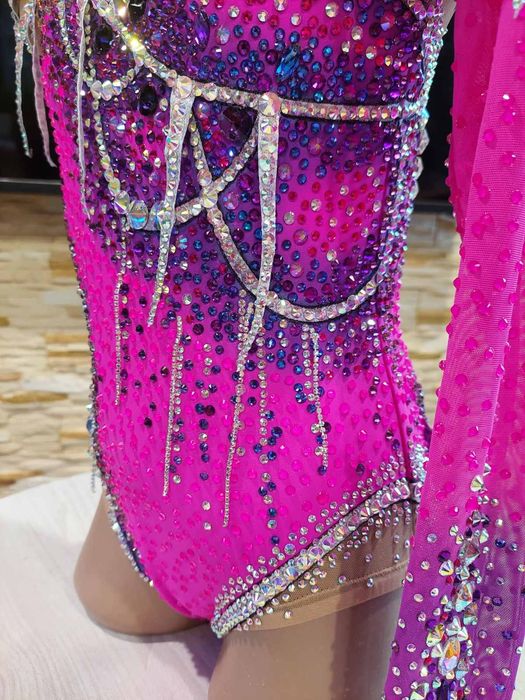 Продам купальник для худ.гимнастики