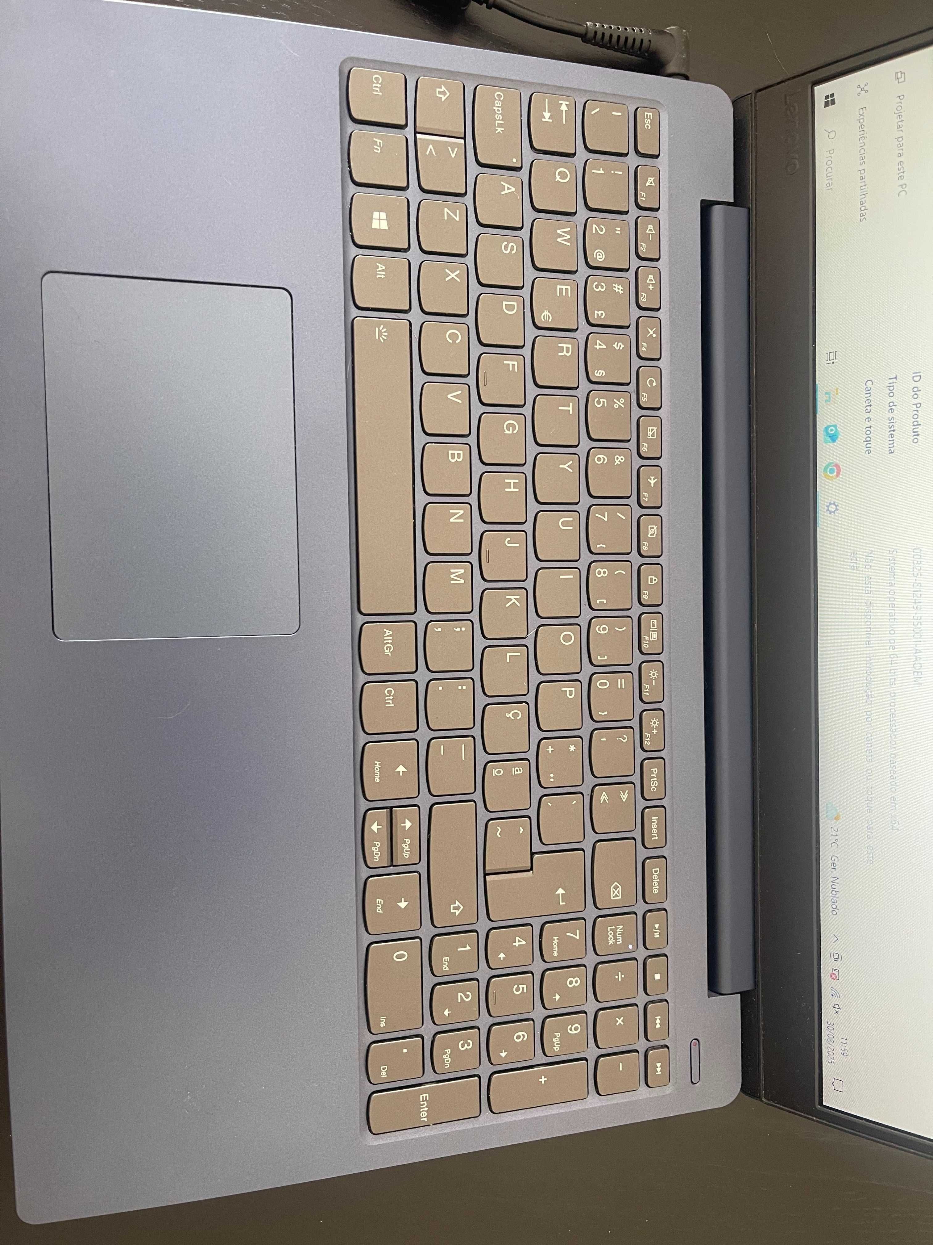 Portátil Lenovo 15.6" AMD R5 2500U, 8GB RAM, 256GB SSD, Windows 10