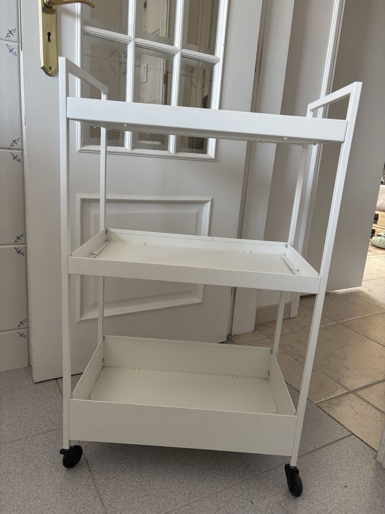 Carrinho ikea, de metal, bem estimado
