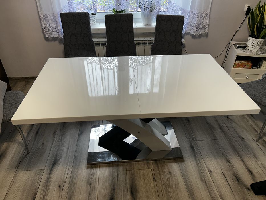 Stół rozkładany biały