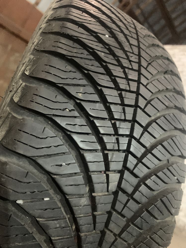 Шины б/у ВСЕСЕЗОННЫЕ  185/60- R15  Goodyear Vector 4S