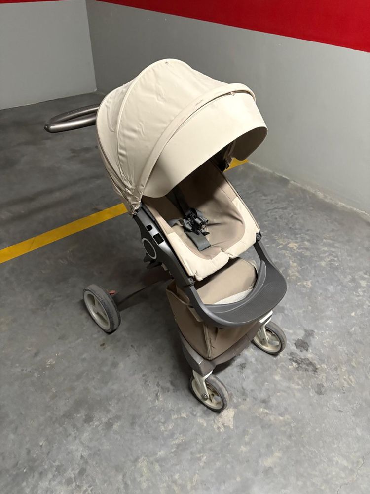 Carrinho de bébé Stokke muito completo
