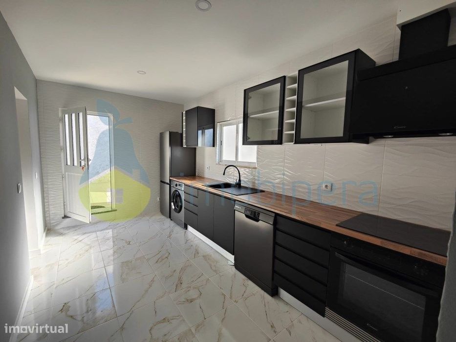 Casa térrea para arrendamento anual.